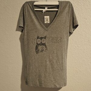 Hooters Gray Short Sleeve Tee
